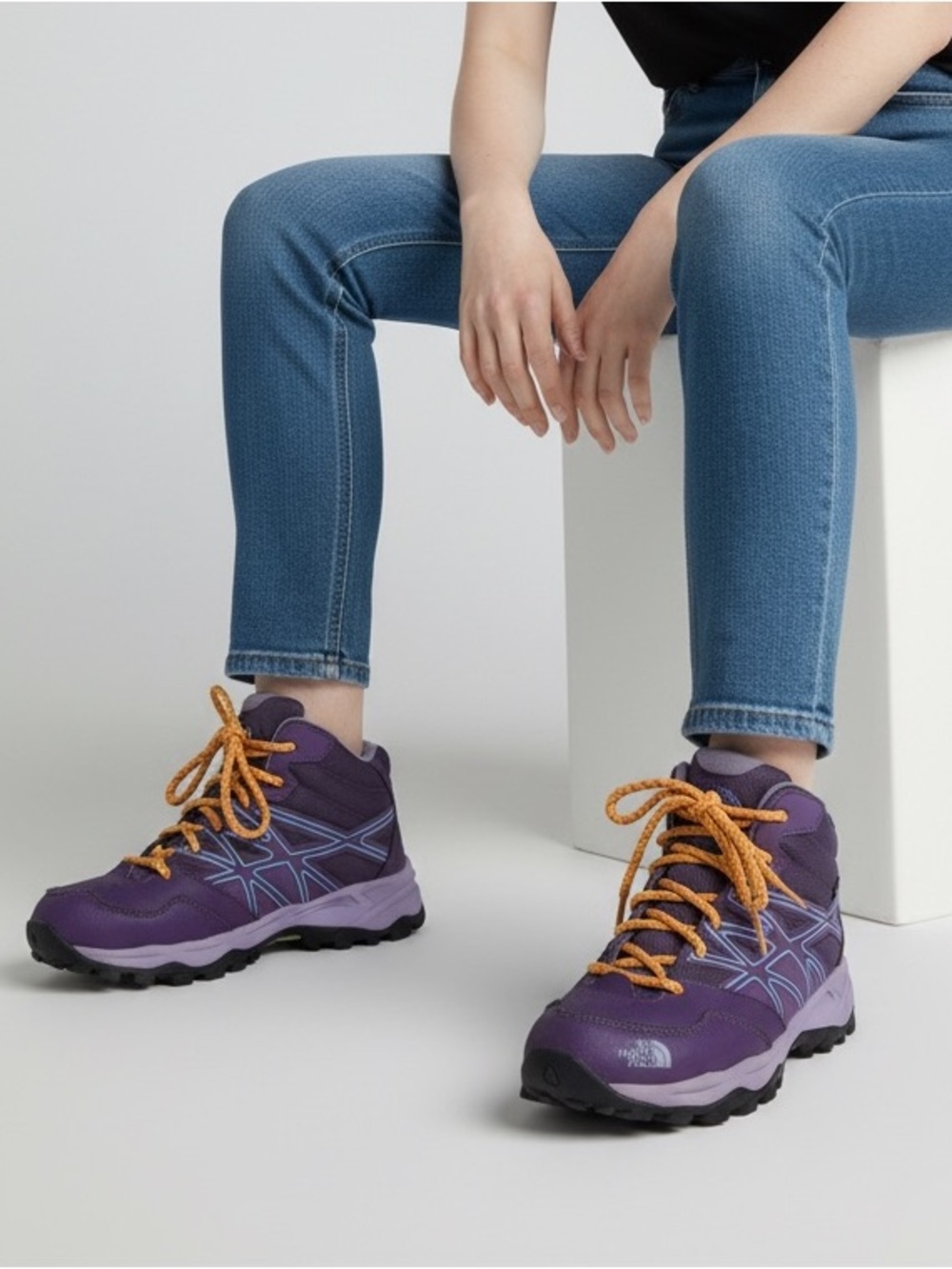 The North Face Waterproof Hydroseal Big Girl Hiking Sneakers Size 3 Shoes